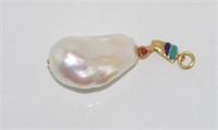 Baroque pearl pendant with 18ct gold bale
