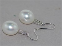18ct white gold pearl and diamond earrings