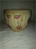 Large vintage Weller pot this has beautiful arts