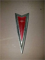Vintage Pontiac metal emblem this measures about