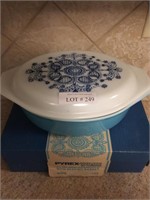 Vintage Pyrex Casserole with lid and box.