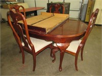 Oval Cherry Dining Room Table, 2 Leaves, 4 Chairs