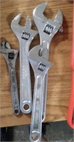 Set of 4 adjustable wrenches