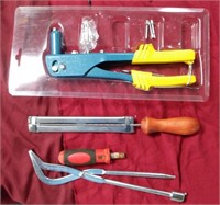 Set of 4 assorted tools