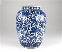 LARGE CHINESE BLUE & WHITE PORCELAIN JAR