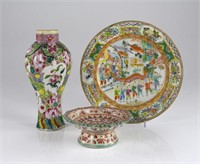 THREE CHINESE EXPORT FAMILLE ROSE PORCELAIN PIECES