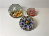 3 VINTAGE PAPERWEIGHTS INCL. MILAFORE AND