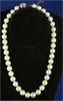 ONE GRADUATED SINGLE STRAND PEARL NECKLACE