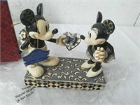 New Mickey  & Minnie Showcase Collection, 6