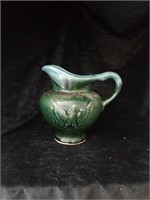 Hull pottery pitcher with American eagle