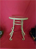 Roind patio side table