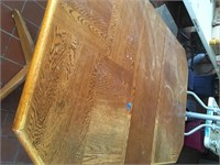 wood table w/ 1 12" leaf, 4'x40