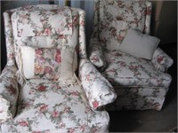 PAIR OF OCCASIONAL LIVING ROOM CHAIRS FLORAL