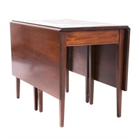 Federal style mahogany drop leaf dining table