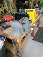 Large vise buyer must remove from workbench