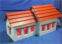 Working decor house, lights up and matching lot 97