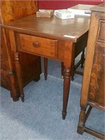 VINTAGE END TABLE WITH SINGLE DRAWER,