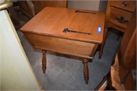 Vtg Solid Maple End Table w/ Lift-Up Top