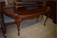 Pennsylvania House Dining Room Table w/ Two