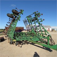 John Deere 960 field cultivator, 32ft