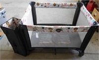 GRACO FOLD UP PLAYPEN W/ CARRYING CASE