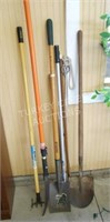 LOT GARDEN TOOLS TO INCLUDE SHOVEL,