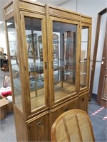 DREXEL LIGHTED CHINA CABINET W GLASS SHELVES