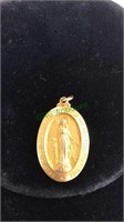 Gold tone pendant of Mary marked 14 K, (793)