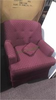 Nice burgundy living room chair, (885)