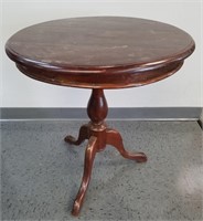 VTG ROUND TOP ACCENT TABLE