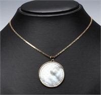A 14K GOLD AND MOTHER OF PEARL NECKLACE