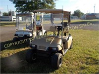 EZ-GO ELECTRIC GOLF CART W/ CHARGER
