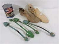 Formes à chaussures et outils de cordonnier