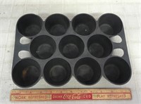 GRISWOLD CAST IRON MUFFIN PAN