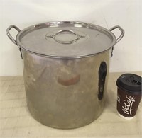 LARGE STAINLESS STEEL STOCKPOT WITH LID - CLEAN
