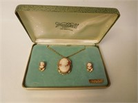 Vtg Van Dell hand carved shell cameo jewelry Set