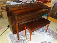 Gulbrassen piano with bench & bench contents
