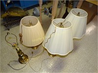4 brass lamps 3 have shades