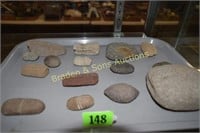 TRAY OF ASSTD NATIVE AMERICAN ARTIFACTS.