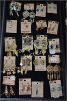 GROUP OF 40 COSTUME EARRINGS AND NECKLACES