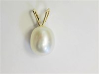 14kt Gold Pearl Pendant