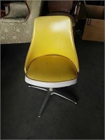 Retro Yellow/white Chair