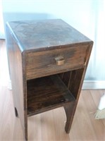 Solid Wood Night table with Drawer