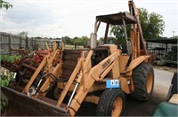 Case Model 580D Front End Loader/Back Hoe