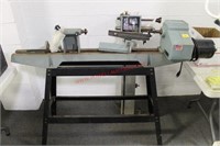 DELTA WOOD LATHE ON STAND WITH DELTA WOOD LATHE