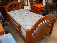 Nice Wood Twin Bed Frame w/ Bed