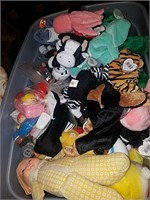 Tote full of beanie babies, stuffed toys, vintage