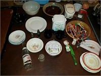Lot of assorted kitchenware, including bowls,