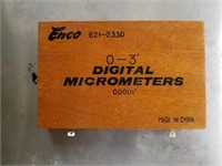 B4- BOX OF DIGITAL MICROMETERS