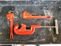 B2- RIDGED PIPE WRENCHES AND PIPE CUTTER